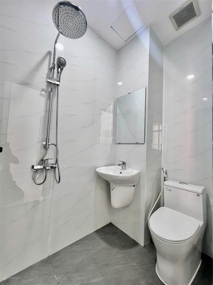 Phòng cao cấp 30m2 thang máy, y hình 100% ngay chợ an nhơn gò vấp
