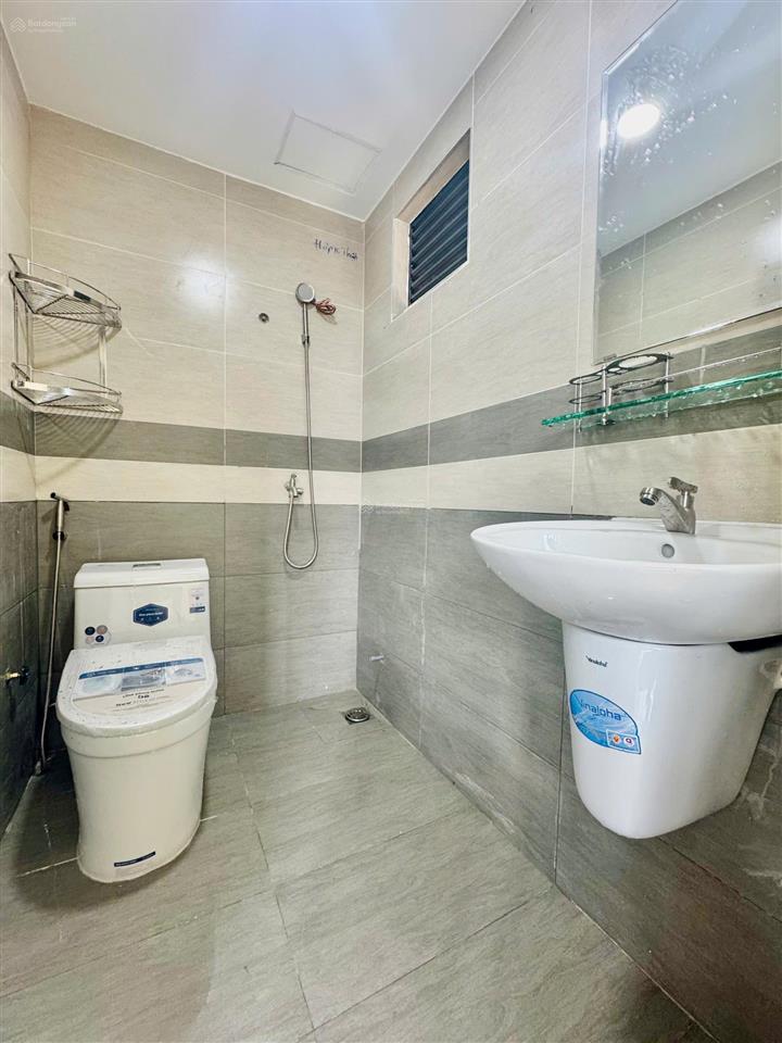 Phòng mới xây 100% y hình ngay chợ phạm văn bạch tân bình