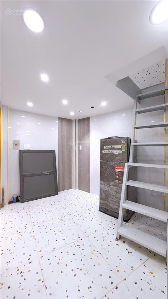 Nhà 3 tầng , bến vân đồn , full mới , giá 1.75 tỷ.