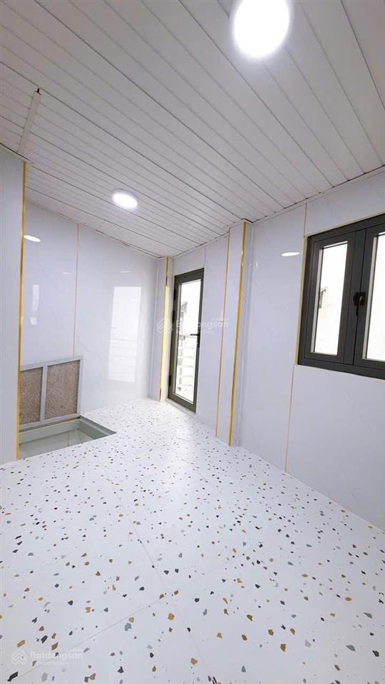 Nhà 3 tầng , bến vân đồn , full mới , giá 1.75 tỷ.