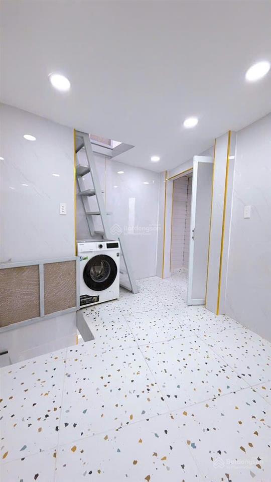 Nhà 3 tầng , bến vân đồn , full mới , giá 1.75 tỷ.