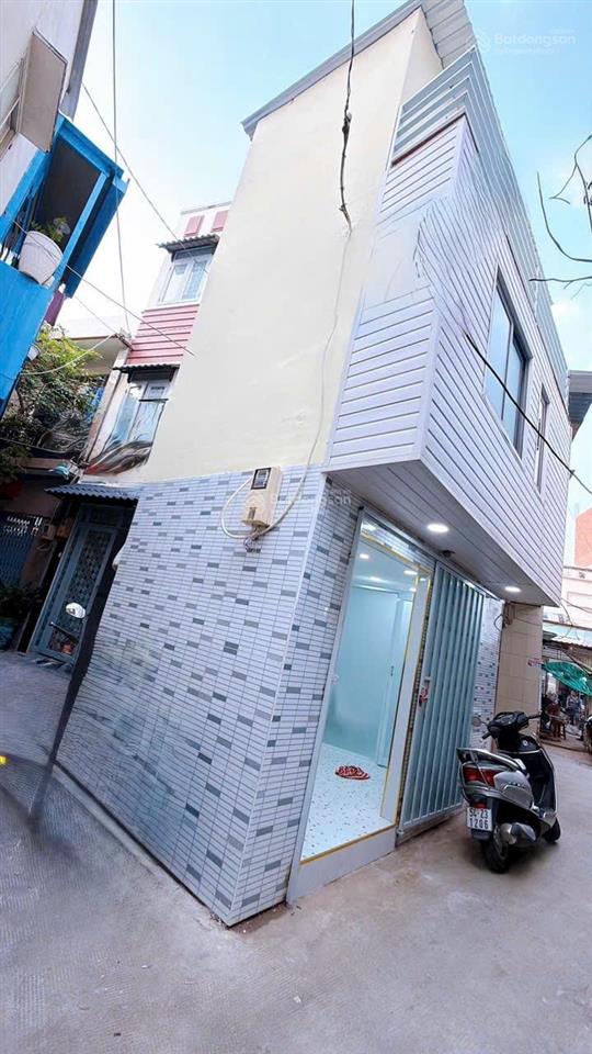 Nhà 3 tầng , bến vân đồn , full mới , giá 1.75 tỷ.