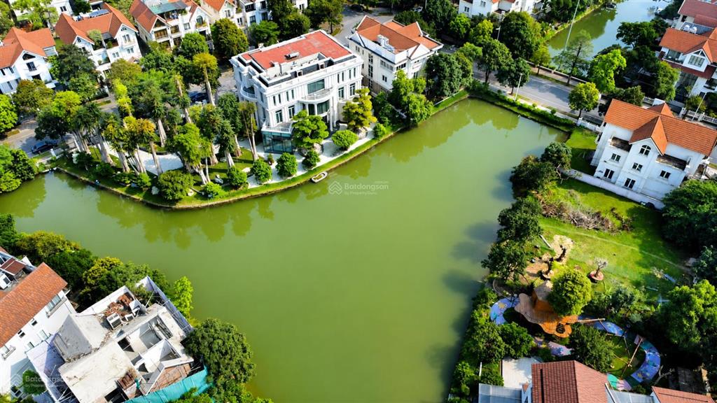 Người giàu thực sự mua gì khi họ có 430 tỷ? 1200m2 hoa phượng vinhomes riverisde