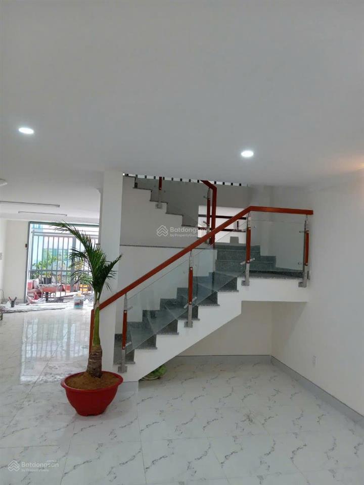 Bán nhà 3 mt 130m2, 2 tầng, sạch đẹp vừa ở vừa kd, 2mt kênh tân hóa và mt đường tân hóa p.14, q.6