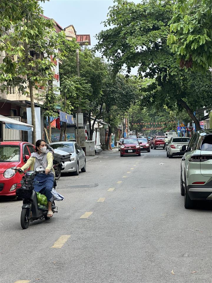 Bán nhà lô góc, ngõ thông ô tô tránh phố nghĩa đô, cầu giấy  60 m² x 5t, giá 28 tỷ.