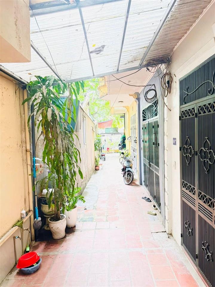 Bán nhà ô tô tránh hoàng quốc việt, cầu giấy  55 m² x 4t, mặt tiền 5,8 m. sổ đỏ vuông a4  20 tỷ.