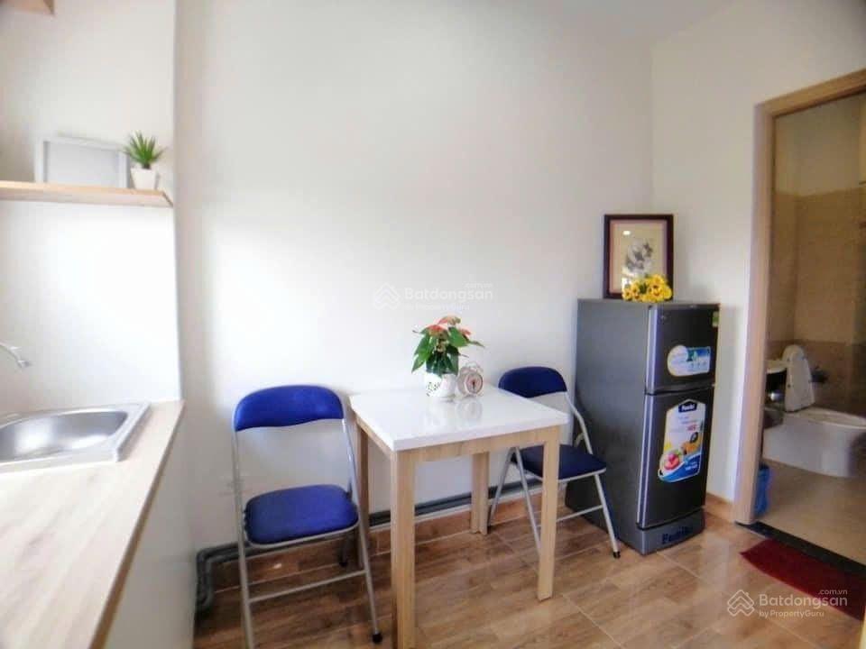 Cho thuê phòng ban công, rộng 50m², quận 7, tiện ích đầy đủ, 6,5tr