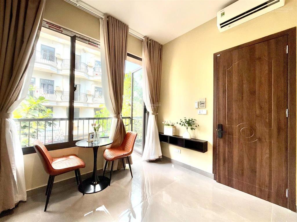 Studio ban công, nội thất mới đẹp, chỗ để xe rộng, ra vào vân tay, pccc đầy đủ, ô tô tới, kế lotte