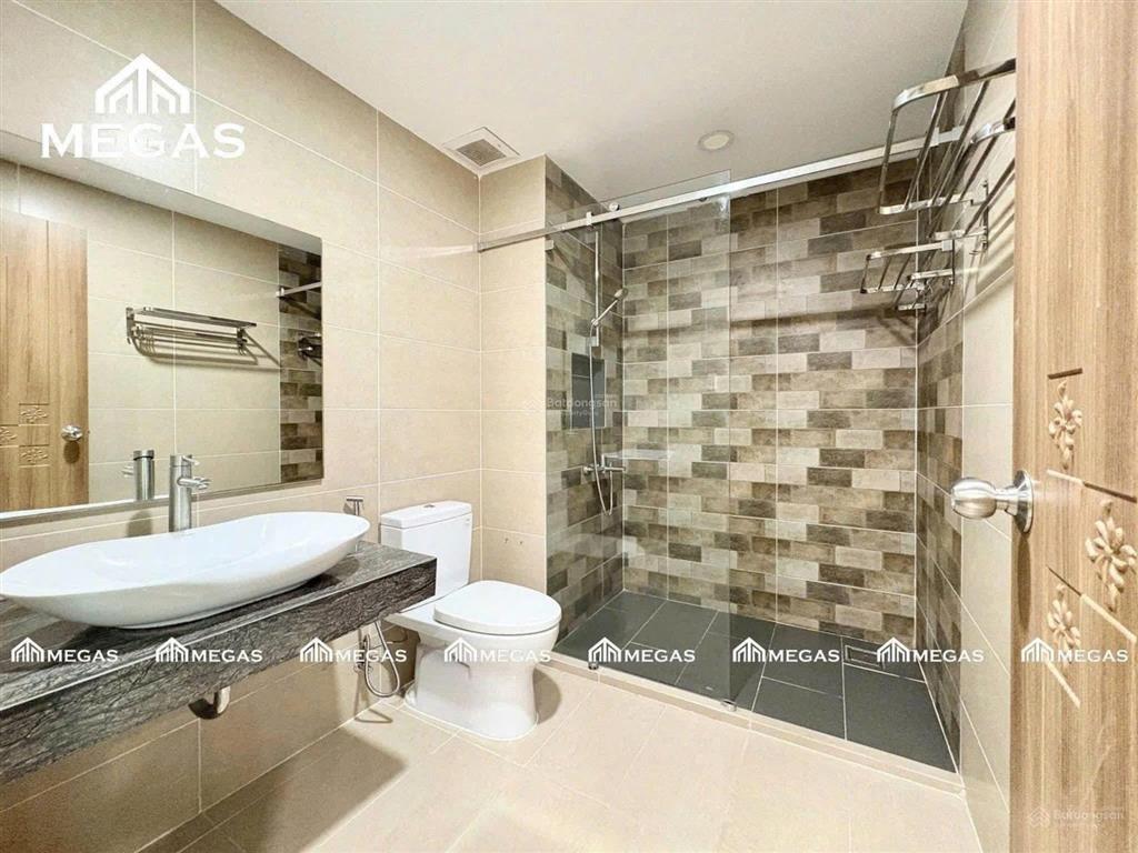 Quận 7, nhà mới, hầm xe, thang máy, bảo vệ, view sông, có khu bbq, điện giá nhà nước, gần ufm, rmit