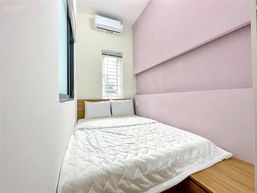 2 pn 1 pk ban công, đầy đủ nội thất, khoá vân tay, thang máy, gần trung tâm, nhà đẹp