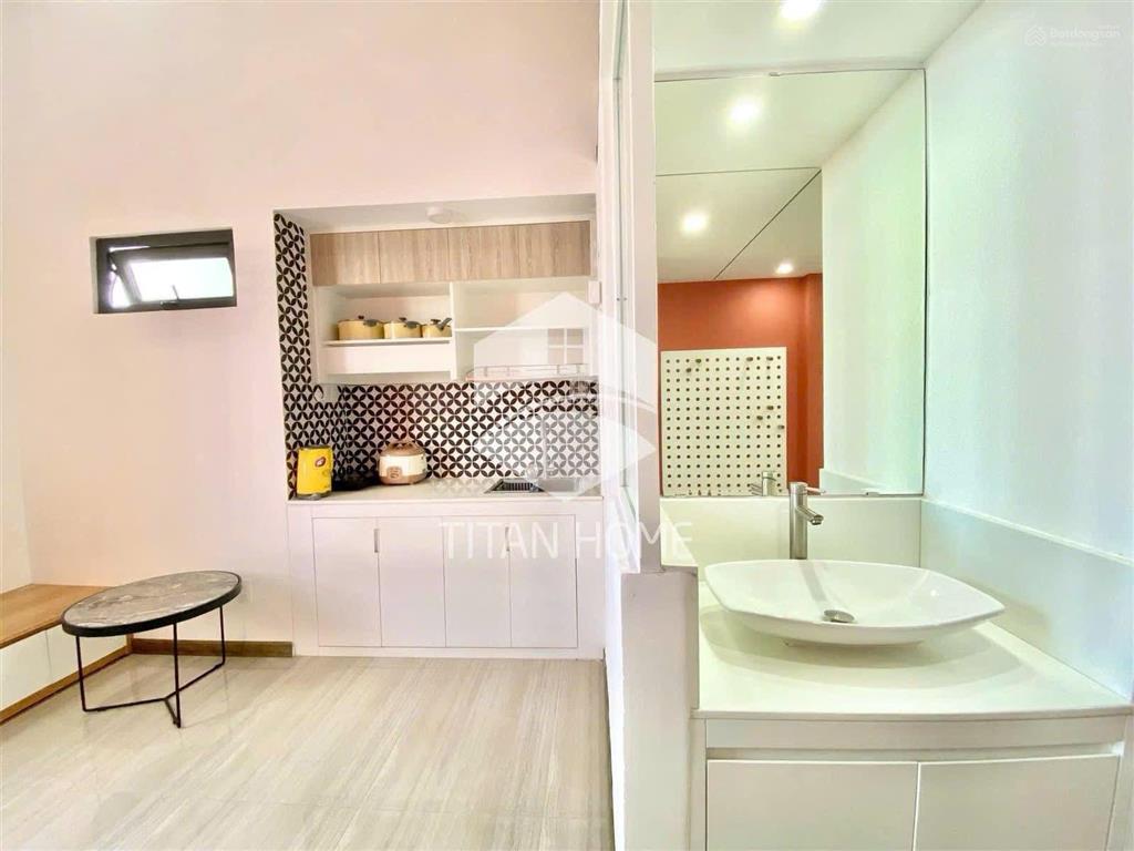 Duplex cửa sổ lớn, hồ bơi, sảnh, thang máy bảo vệ 24/7, đậu ô tô, gần cầu tân thuận kế quận 1