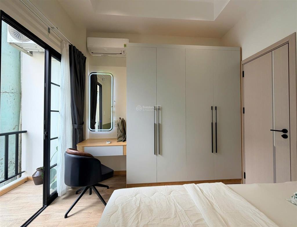 1pn quận 4 nhà mới, ban công, full nội thất xịn xò, trung tâm, sát vách quận 1, ra vào vân tay