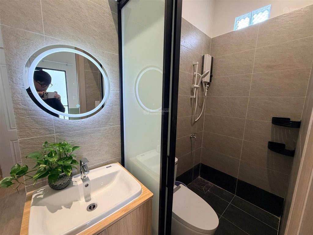 1pn quận 4 nhà mới, ban công, full nội thất xịn xò, trung tâm, sát vách quận 1, ra vào vân tay