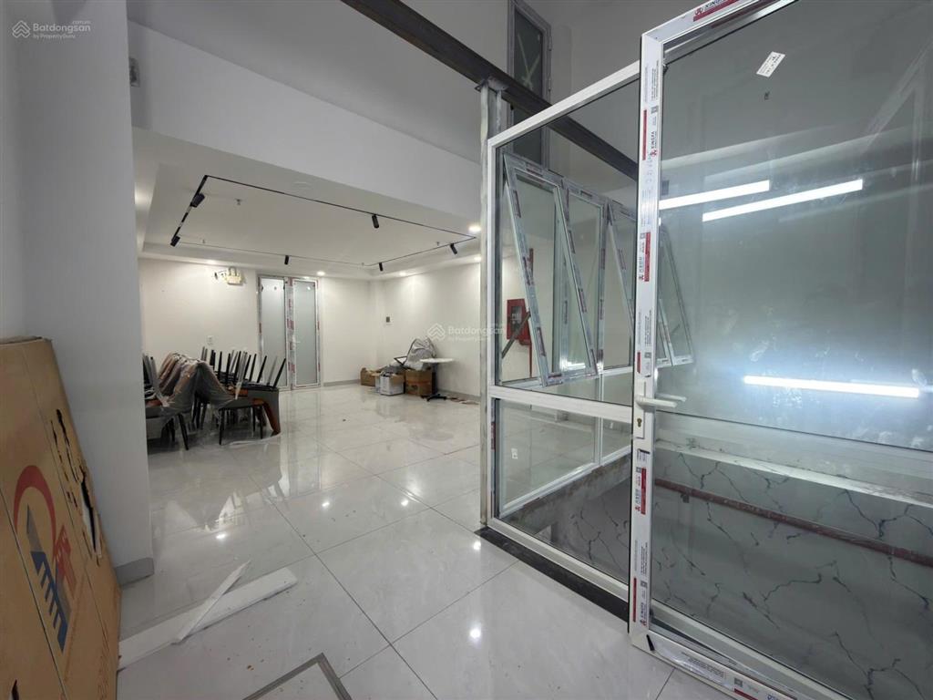 Mới xây, mặt tiền đường lớn, gần lotte mart, sunrise city, him lam, kiều đàm, khu sầm uất, 5x18