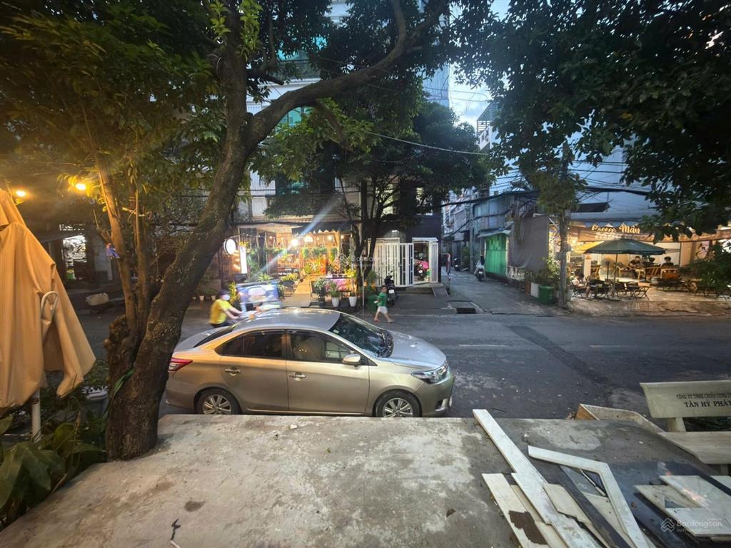 Mới xây, mặt tiền đường lớn, gần lotte mart, sunrise city, him lam, kiều đàm, khu sầm uất, 5x18