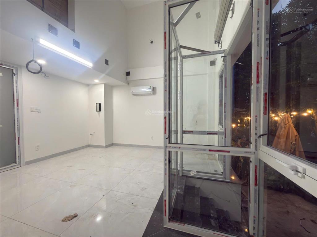 Mới xây, mặt tiền đường lớn, gần lotte mart, sunrise city, him lam, kiều đàm, khu sầm uất, 5x18
