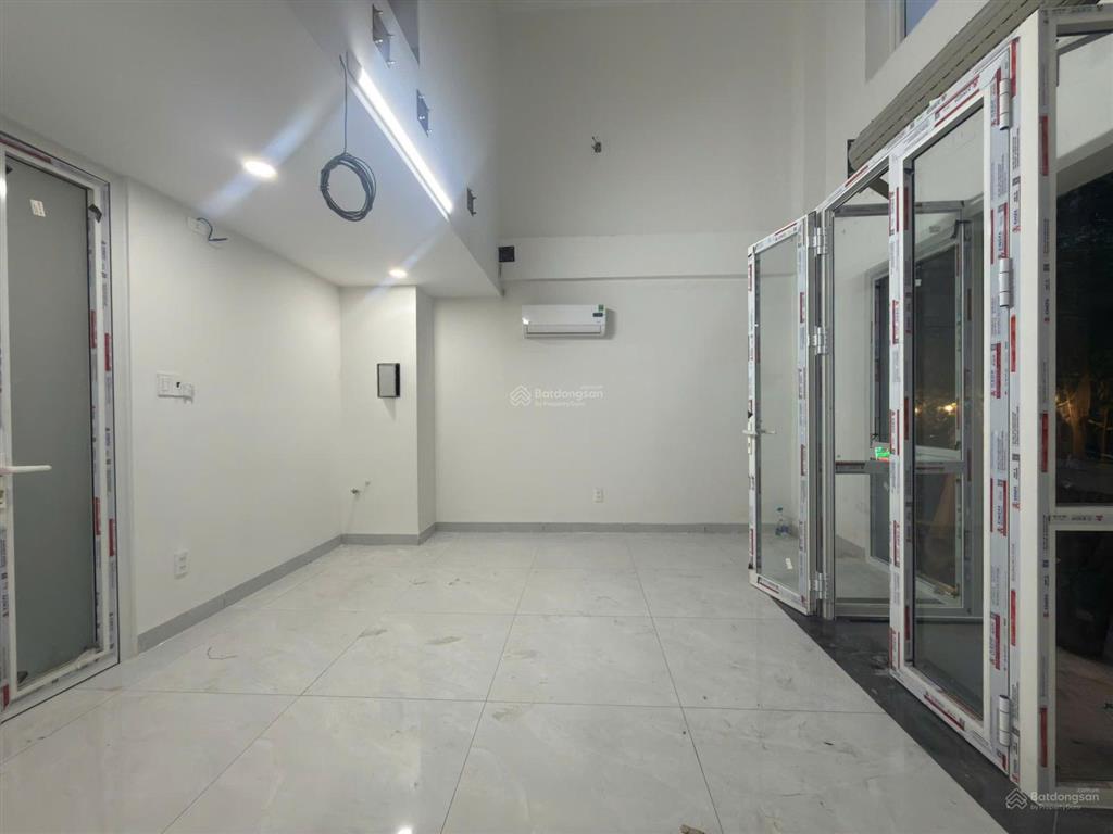 Mới xây, mặt tiền đường lớn, gần lotte mart, sunrise city, him lam, kiều đàm, khu sầm uất, 5x18