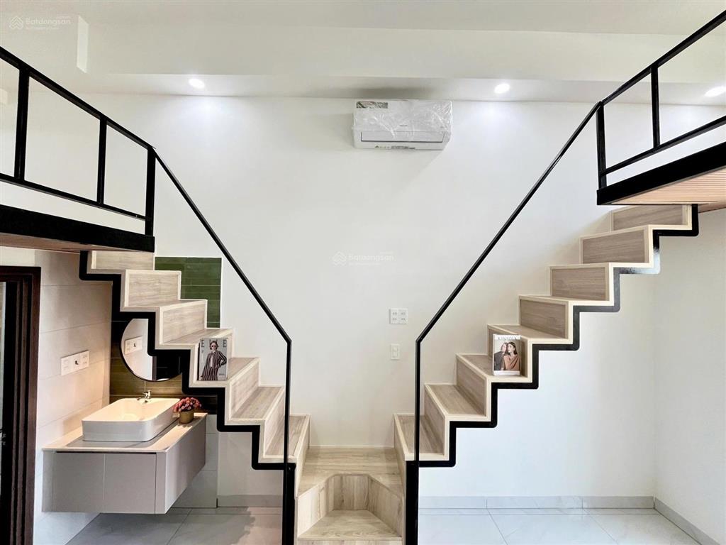 Phòng 2 gác, ban công, full nội thất nhà đẹp, nước tính theo khối, gần quận 4, quận 1, gần ufm