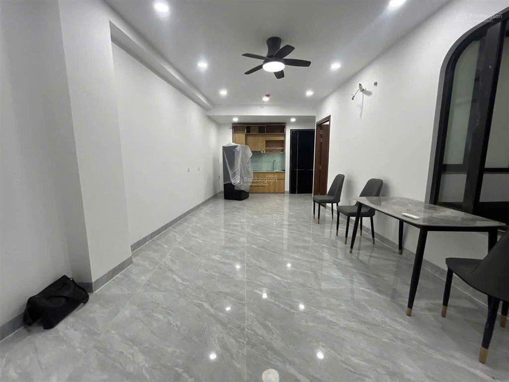 Gần chợ tân mỹ, fv, crescent mall, có 1 ngủ, 1 khách rộng 40m2, vỉa hè, hầm xe, full nội thất, mới