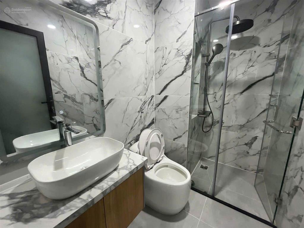 Gần chợ tân mỹ, fv, crescent mall, có 1 ngủ, 1 khách rộng 40m2, vỉa hè, hầm xe, full nội thất, mới