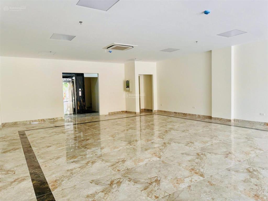 Bán gấp toà văn phòng cầu diễn  văn tiến dũng vỉa hè ô tô tránh 160m mt8m giá chỉ 46,x tỷ