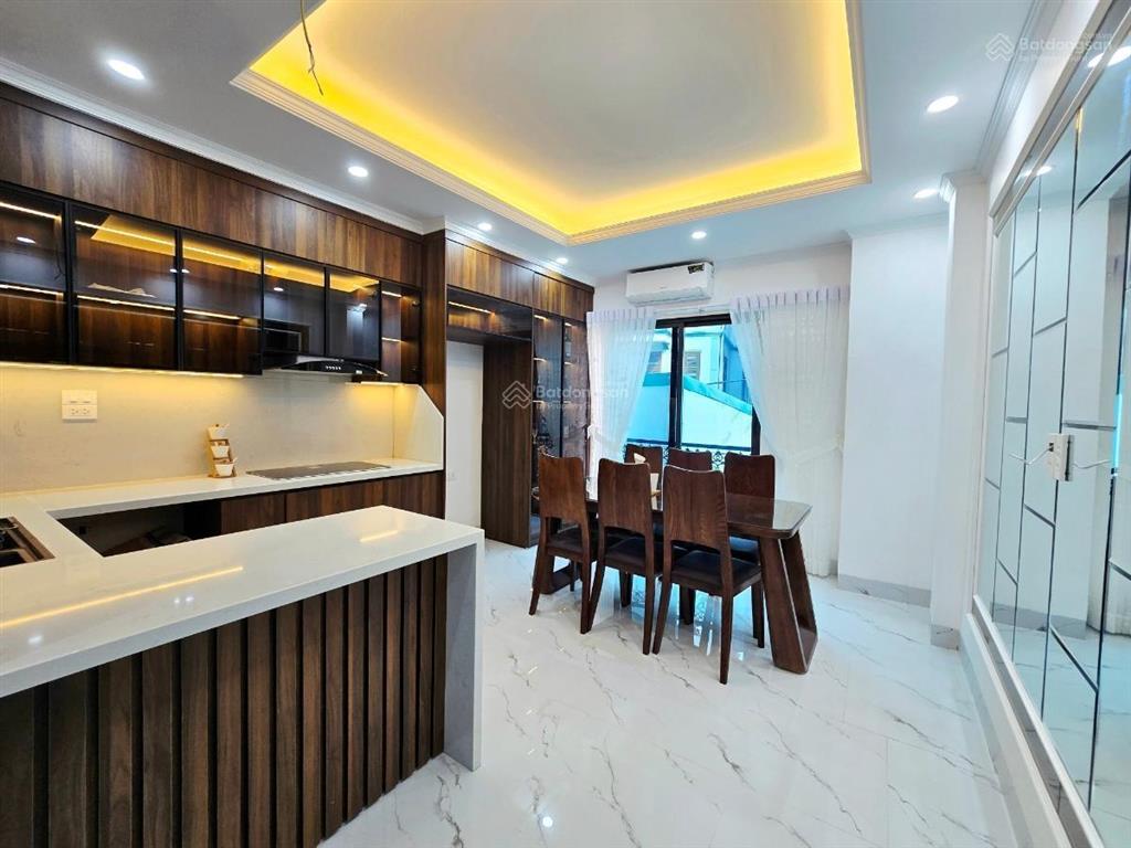 Bán gấp nhà đẹp phú diễn 6tầng thang máy full nội thất 45m giá chỉ 11.x tỷ