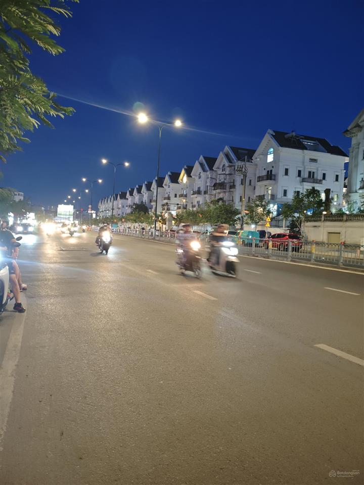Vua dòng tiền siêu khủng~2ty/năm170m27tang31chdv1mbview văn langsát emartln8%/năm0902 837 ***
