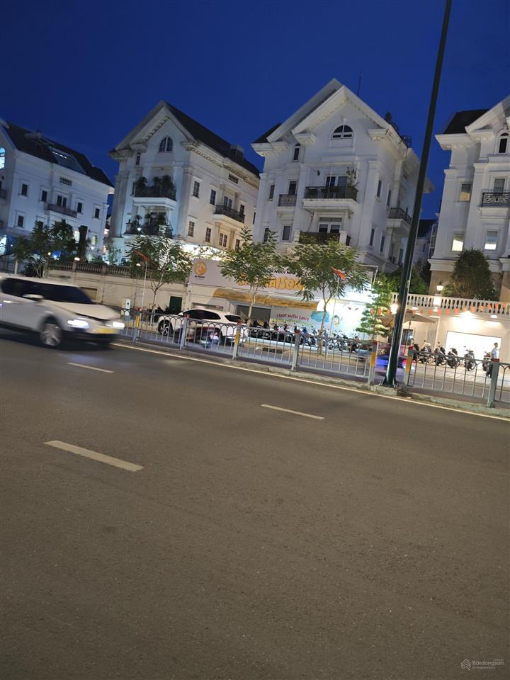 Vua dòng tiền siêu khủng~2ty/năm170m27tang31chdv1mbview văn langsát emartln8%/năm0902 837 ***