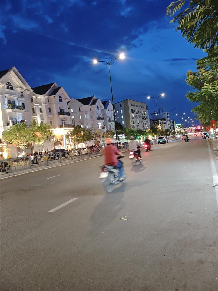 Vua dòng tiền siêu khủng~2ty/năm170m27tang31chdv1mbview văn langsát emartln8%/năm0902 837 ***
