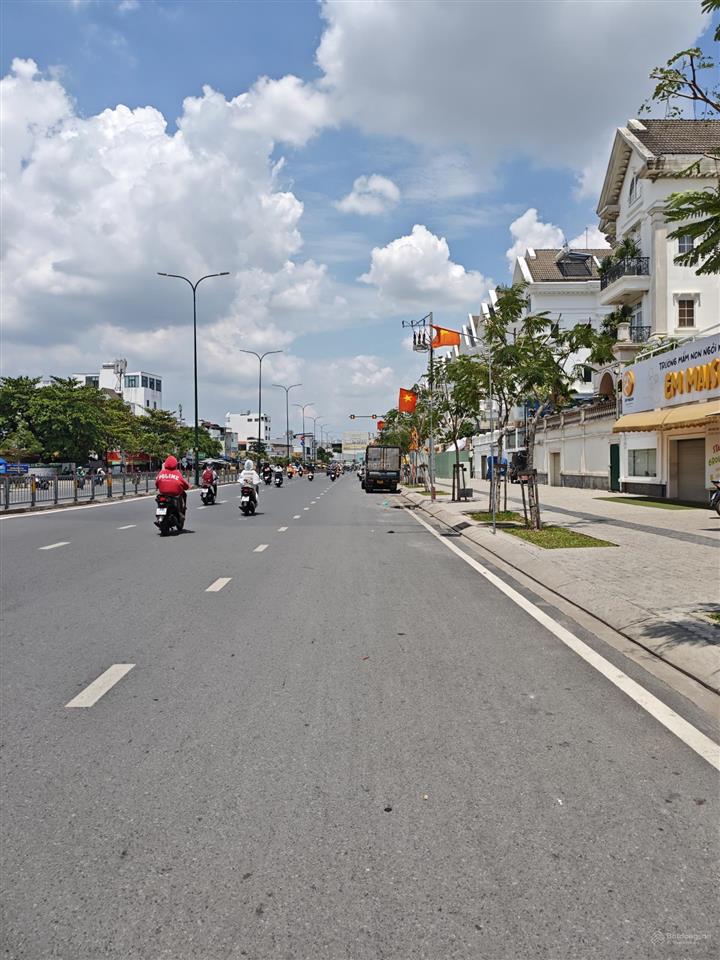 Hiếm!siêu phẩm khu vip dương quảng hàm 2mtquỹ đất khủng 240m2ôtô tránh nhau 12mvỉa hè0902 837 ***