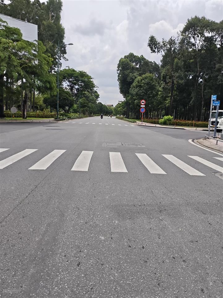 Đất vàng!180m2ngay cửa ngõ sân bayvị trí xứng tầm xd trụ sở nhận diện thương hiệu số 10902 837 ***