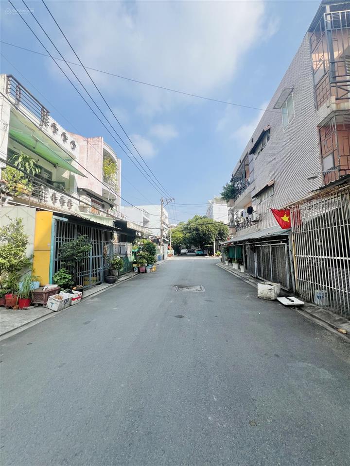 Bán nhà hẻm 8m thông, đường tân hoà đông, ở và kinh doanh tốt.