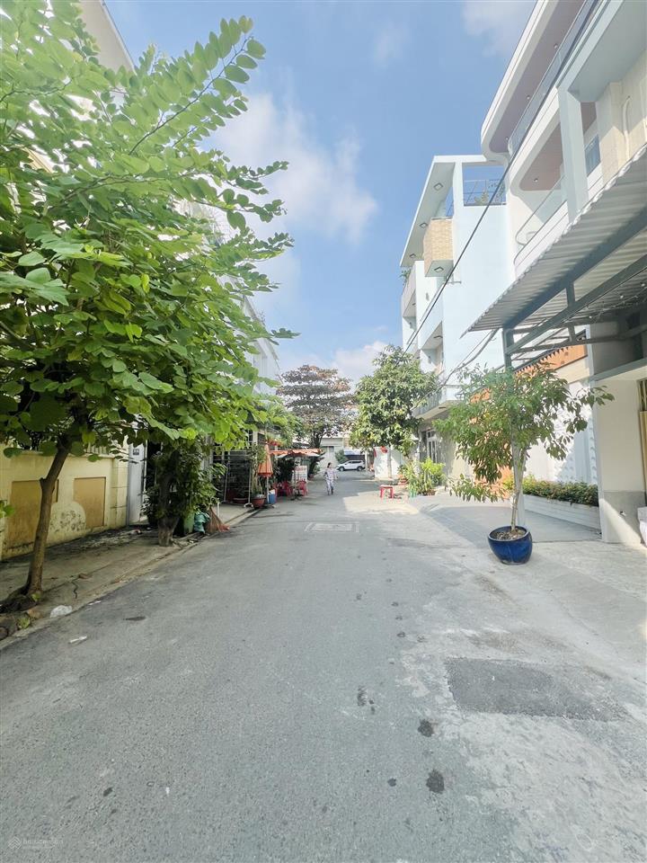 Bán nhà hẻm 8m thông, đường tân hoà đông, ở và kinh doanh tốt.