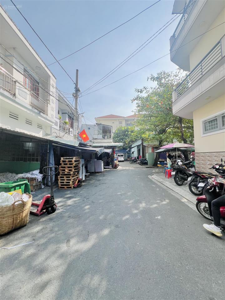 Bán nhà hẻm 8m thông, đường tân hoà đông, ở và kinh doanh tốt.