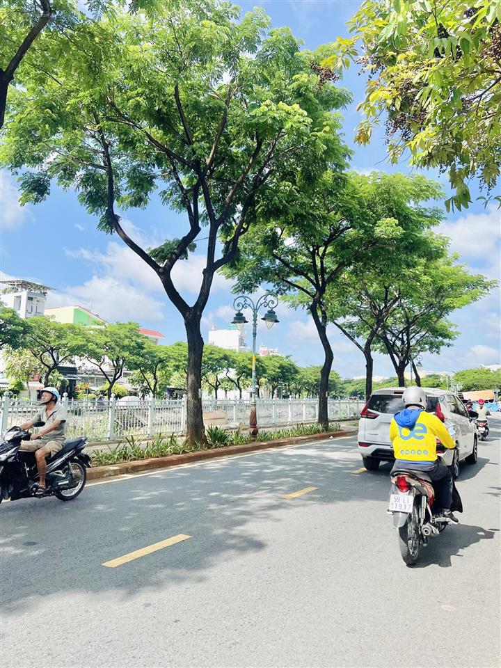 4 tầng mới đẹp, 2 mặt tiền hậu giang, trung tâm quận 6, gần chợ lớn, chỉ hơn 8 tỷ.