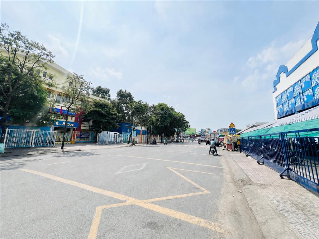 Nhà 3 tầng kiên cố ngay trường thpt mạc đĩnh chi, vòng xoay phú lâm, 4pn, chỉ 6.1 tỷ.