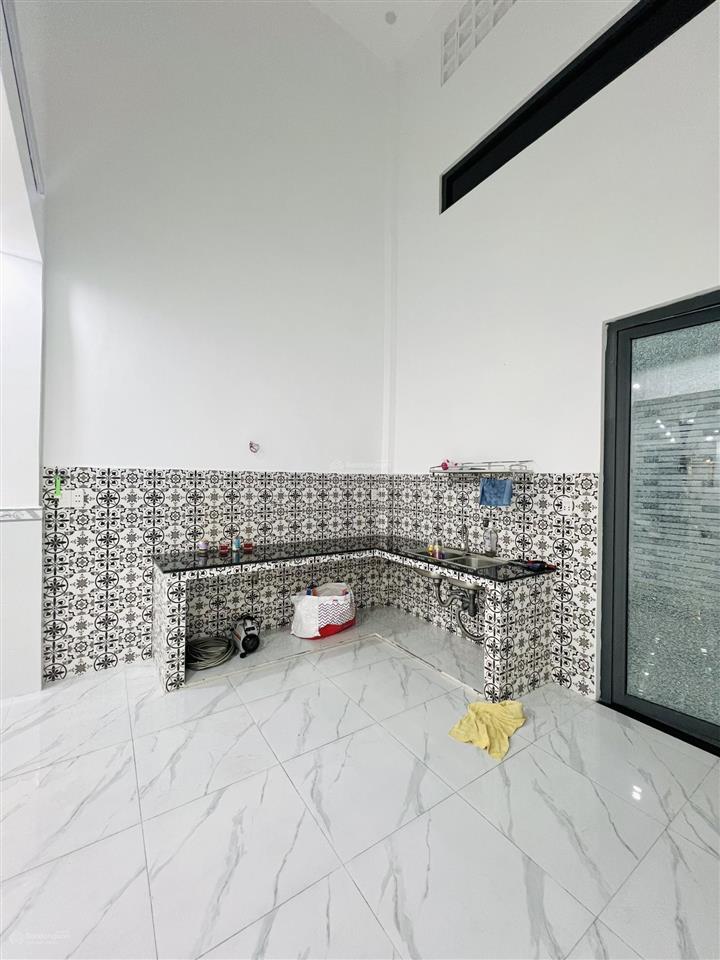 Bán nhà 2 tầng khu bình phú, diện tích lớn 4mx20.5m, đường nhựa xe hơi ngủ nhà, chỉ 7.9 tỷ.
