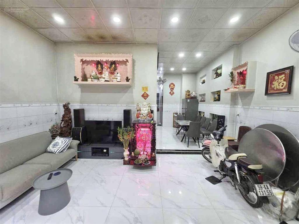 Nhà 2 tầng ngay chợ bình tây, 5.6m x 10m, 3pn, chỉ 5.8 tỷ.