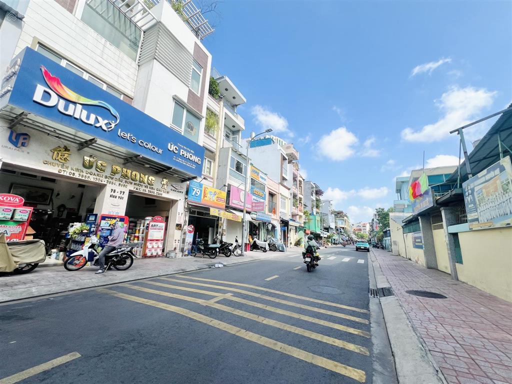 Nhà 2 tầng ngay chợ bình tây, 5.6m x 10m, 3pn, chỉ 5.8 tỷ.