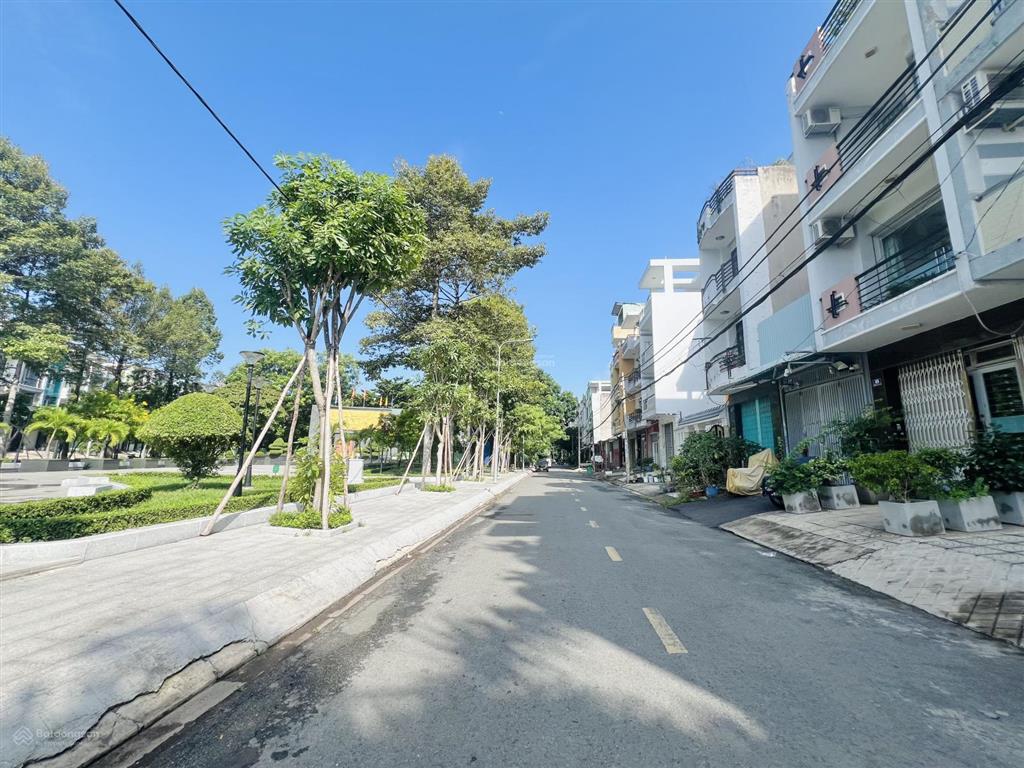 Đất mặt tiền đường nội bộ khu bình phú  đối diện công viên  4mx18m  nhỉnh 8 tỷ.