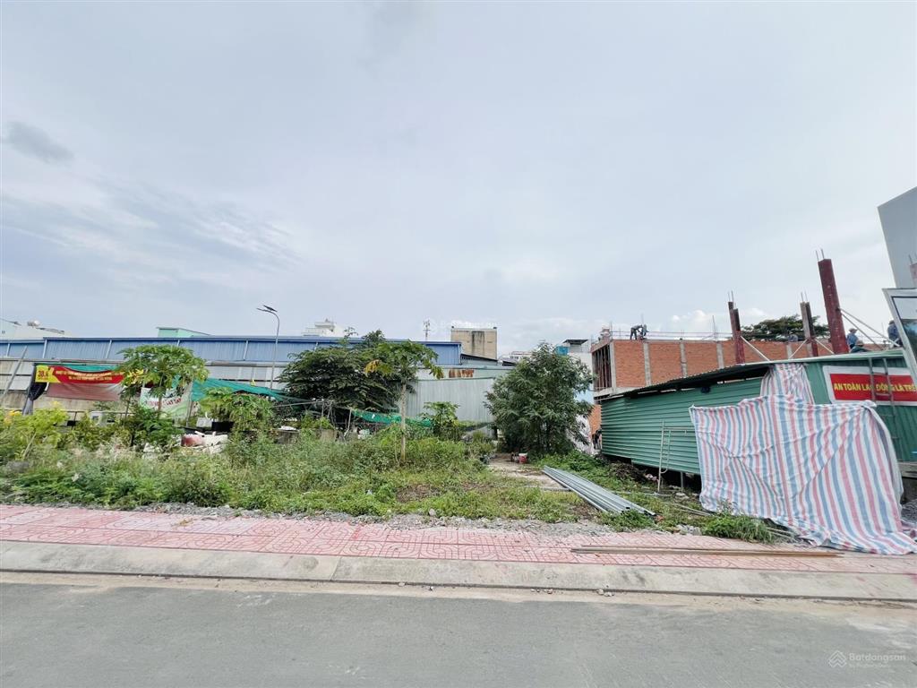 Đất phân lô đẹp  an dương vương  4m x 15m  đường nhựa 8m thông  chỉ hơn 5 tỷ.