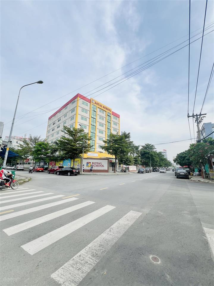 Nhà 4 tầng mới đẹp, sát mặt tiền lê cơ  khu nam hùng vương, 4mx16m, 5pn, nhỉnh 7 tỷ.