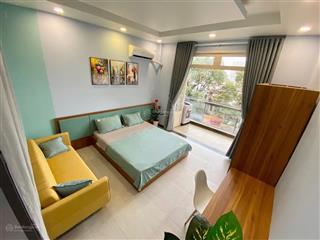 Căn hộ ban công tách bếp | toà nhà thang máy, bảo vệ | mặt tiền | full nội thất