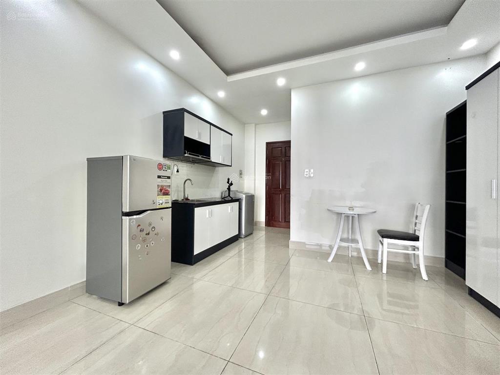 Căn hộ ban công 50m2 | full nội thất đầy đủ, máy giặt riêng | toà nhà thang máy siêu tiện nghi