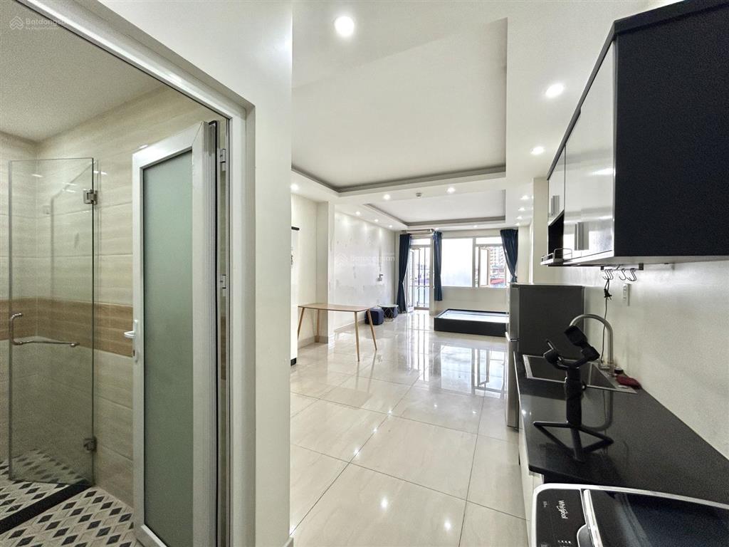 Căn hộ ban công 50m2 | full nội thất đầy đủ, máy giặt riêng | toà nhà thang máy siêu tiện nghi