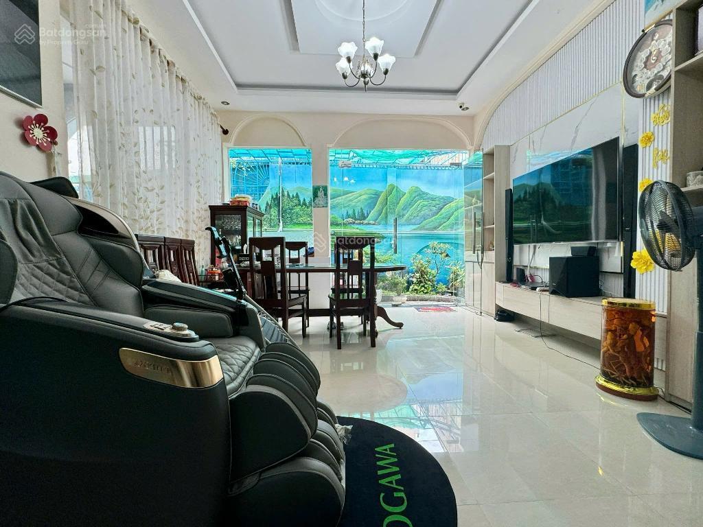 Bán biệt thự sân vườn dt khủng 260m2 14x20 đường nhựa lâm văn bền q7  kiến trúc cổ điển chỉ 29 tỷ