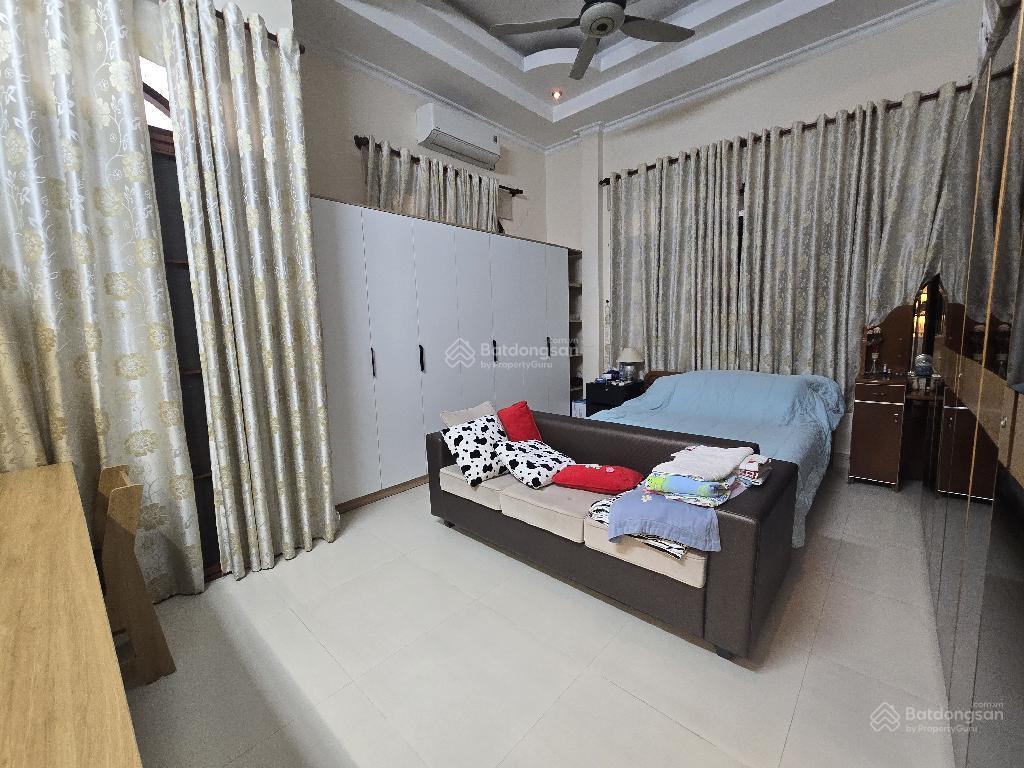 Bán biệt thự sân vườn dt khủng 260m2 14x20 đường nhựa lâm văn bền q7  kiến trúc cổ điển chỉ 29 tỷ