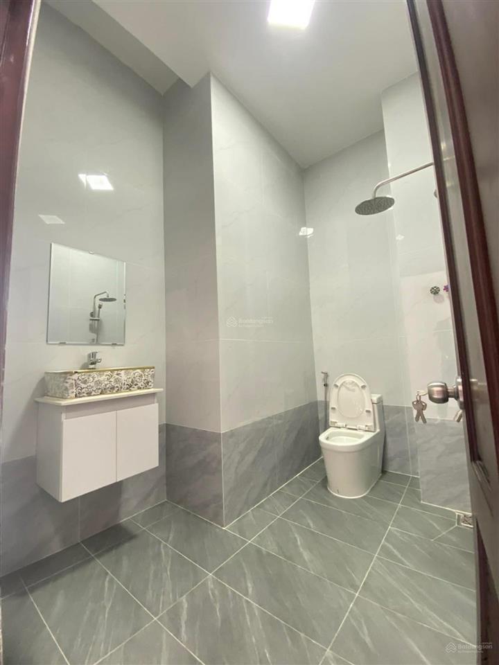 Bán nhà mtđs đối diện công viên bông sao p5 q8  dt sàn 200m² 4 tầng  tài chính 10 tỷ