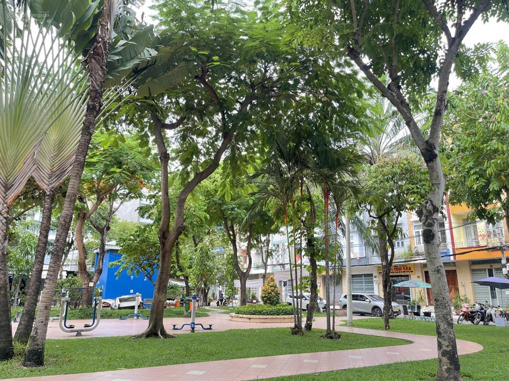 Bán nhà mtđs đối diện công viên bông sao p5 q8  dt sàn 200m² 4 tầng  tài chính 10 tỷ