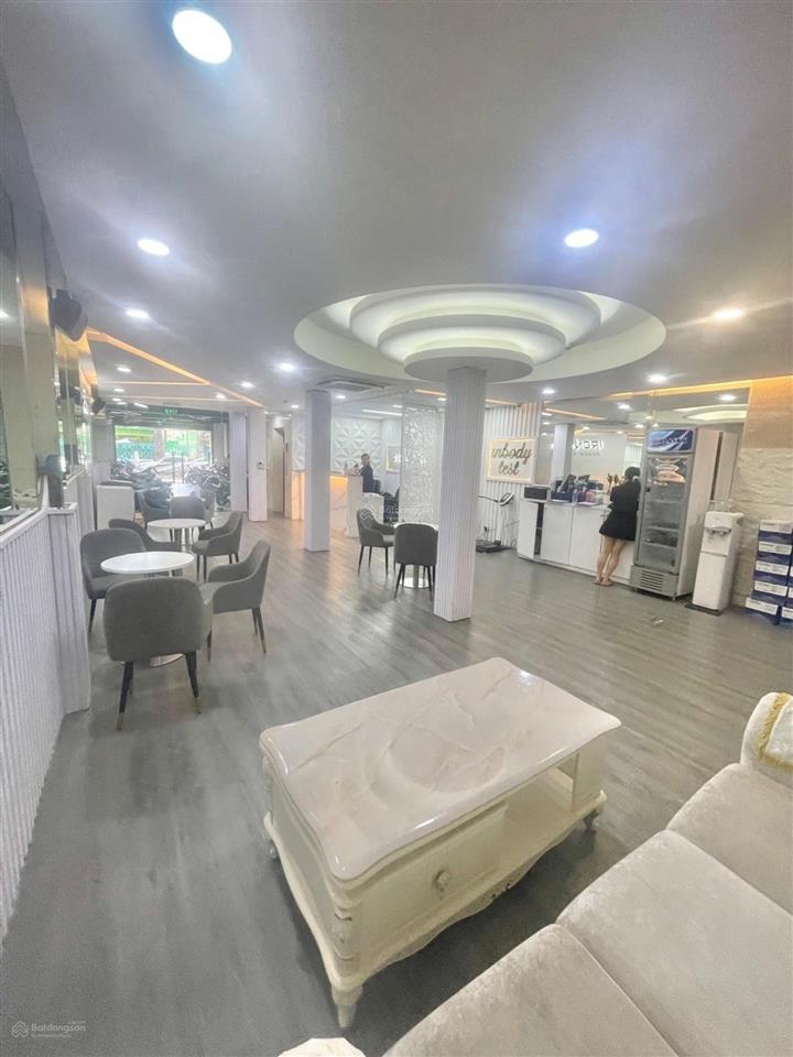 Bán tòa nhà 5 tầng mt đường nguyễn chí thanh q5 6.6x30m  dòng tiền 150tr/tháng tài chính 74 tỷ